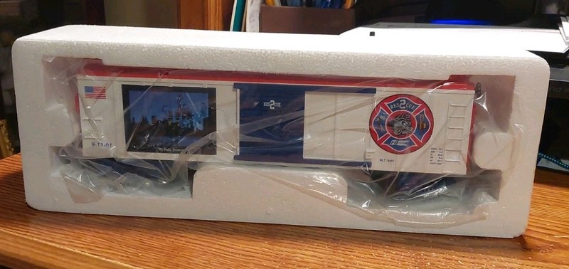 MTH Rail King New York 9-11-01 TWIN TOWERS Box Car 30-74087 O Gauge With Box