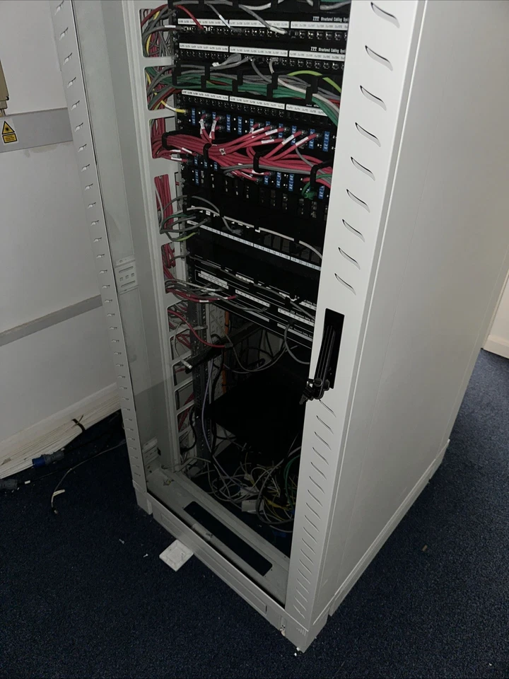 19” Server Network Data Rack Cabinet with Patch Panels, Cabling & Switches - Image 3 of 4