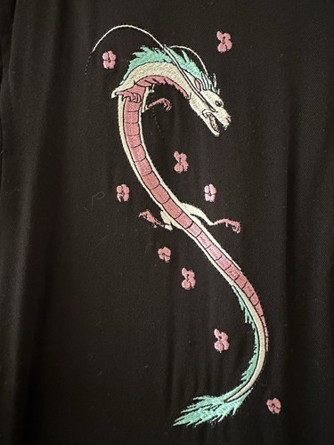 Neu Spirited Away Studio Ghibli Herren Gr. 4 wie L Drachen bestickt Reißverschluss Jacke - Bild 5 von 8