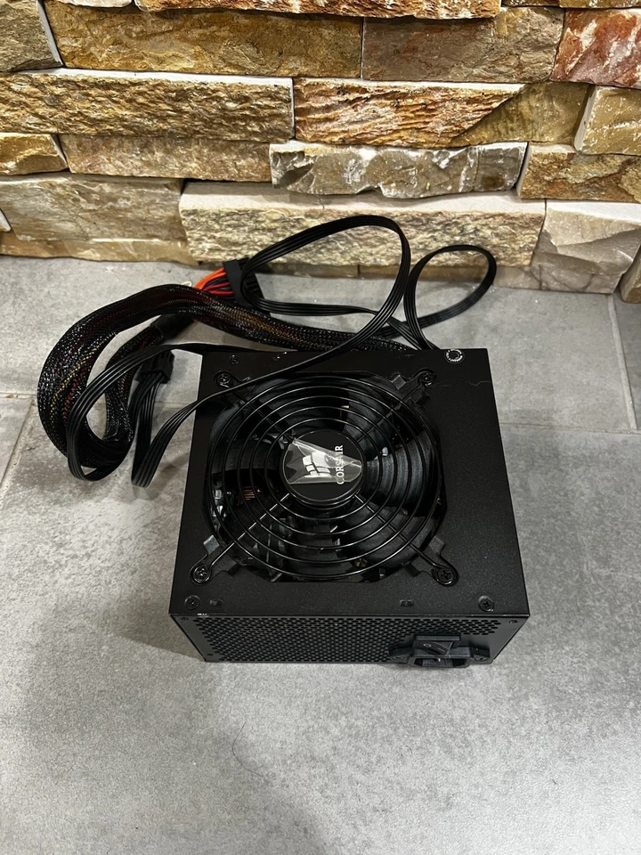 Fuente de alimentación Corsair CX600M usada Foto 3 de 4