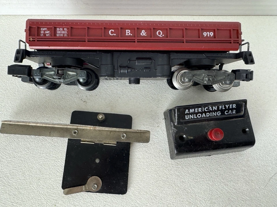 American Flyer 919 CB & Q Side Dump Coal Car with Control Button & Track Trip - Image 2 of 4