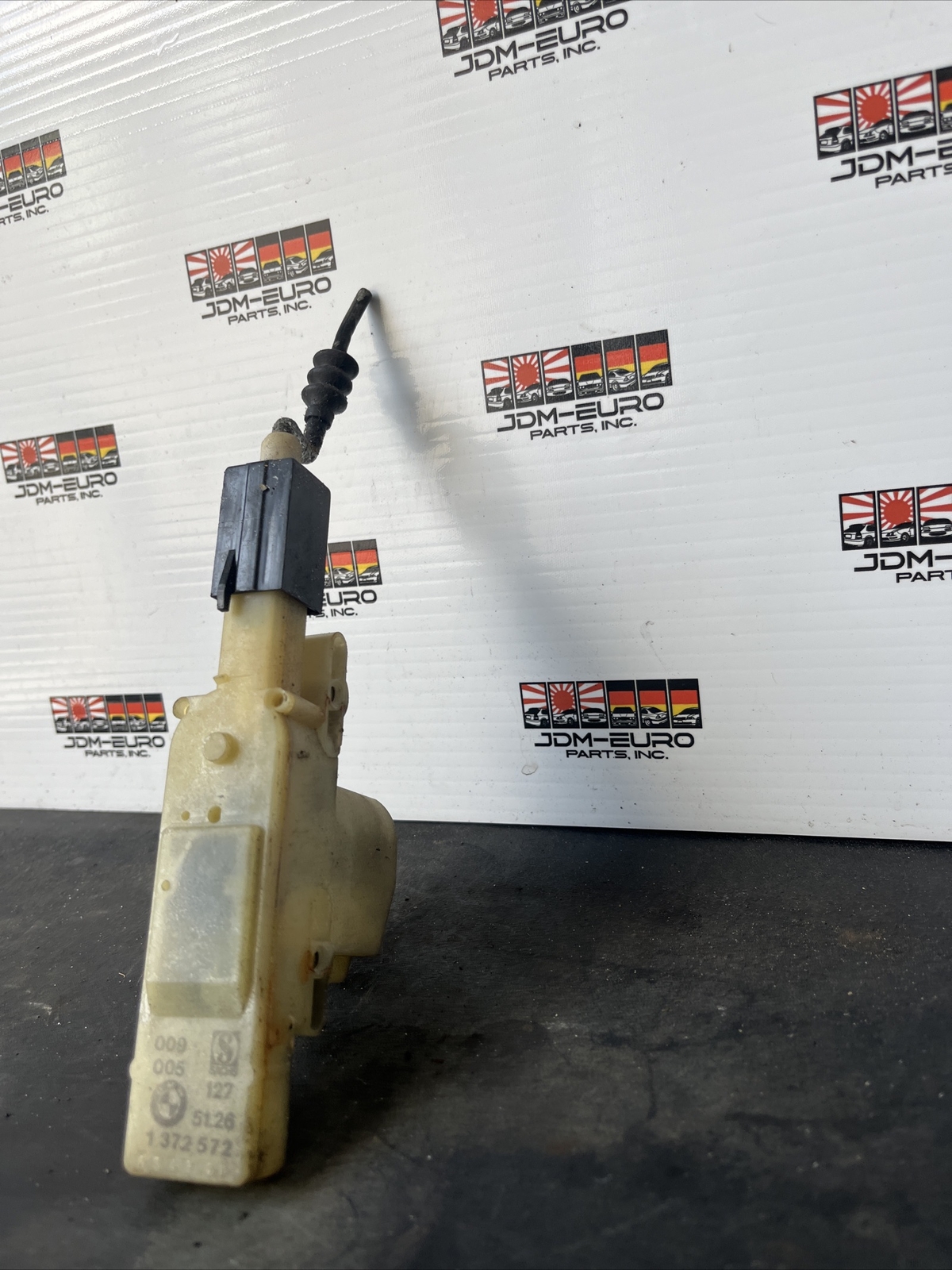 BMW E30 Fuel Filler Door Actuator 51261385119 1372572 for sale 