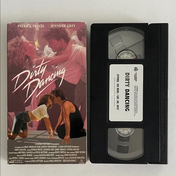 Classic Romance and Comedy VHS Collection: Forrest Gump, Dirty Dancing ... - Image 4 of 4