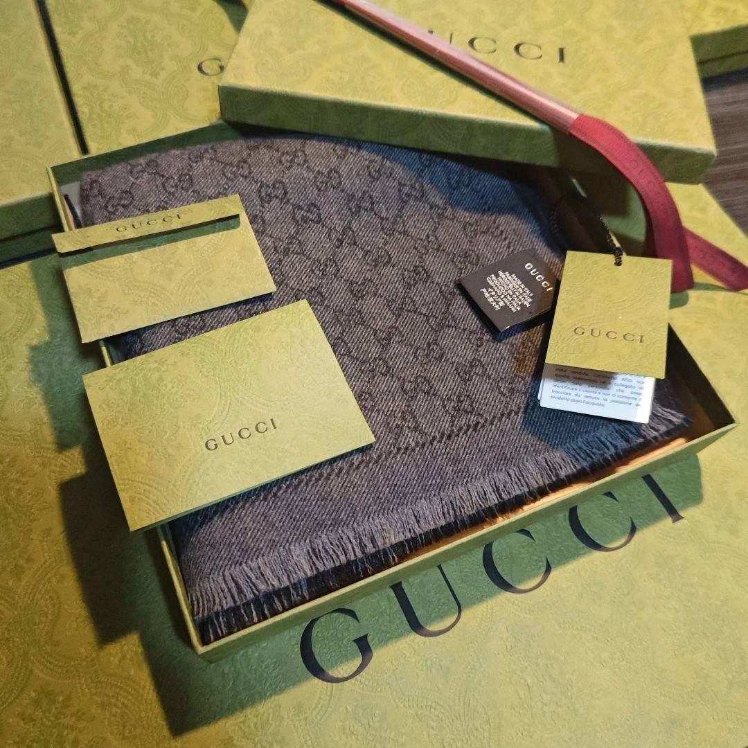 Gucci foulard en laine châle silencieux noir 34x175cm avec boite  