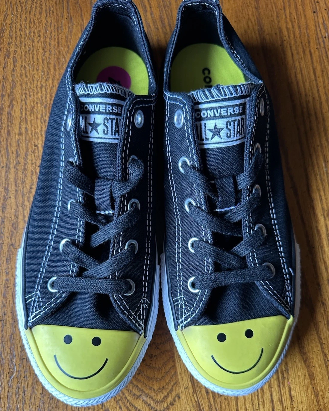 NUOVE Converse All Star Chuck Taylor Low Top Smiley Face Nero Giallo Taglia 4