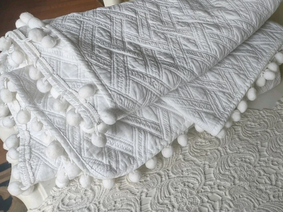 Cynthia Rowley 双尺寸被子 100% 棉球形球形白色 86"x68" — 第 2/4 张图片