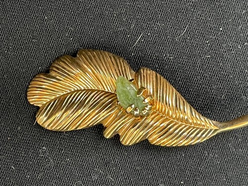 Vintage Gold Metal Leaf  with Green Stone Brooch - Picture 2 of 5