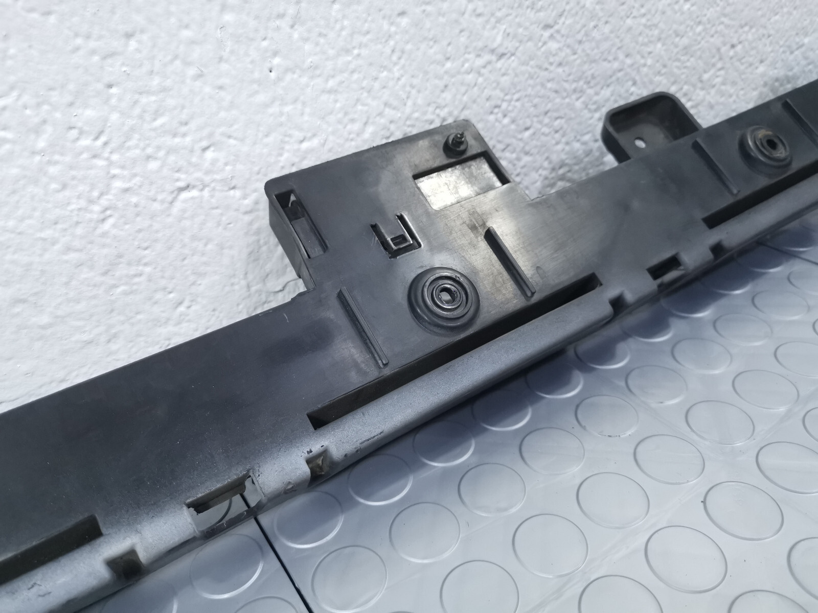 2014-2017 Maserati Quattroporte Rear Bumper Central Upper Fastener 6870001620