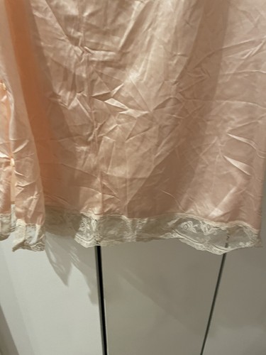 Vintage Sz S Kayser Silky Aqua Nylon Half Slip Scalloped Lace Hem & Slit Pink - Picture 3 of 10