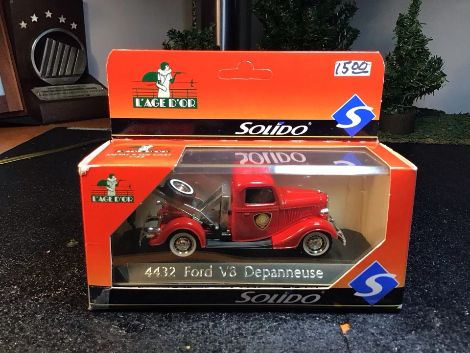 Solido 4432 Ford V8 Depanneuse Salt Lake City Fire Dept. Red 1:43 Tow Truck - Image 2 of 3