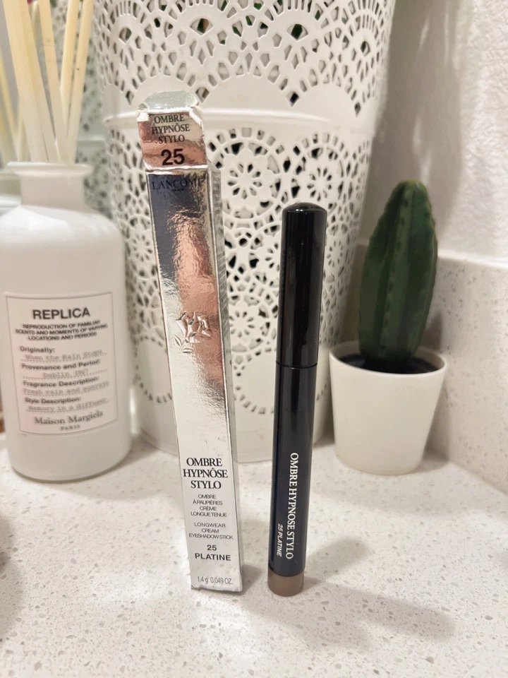 Lancome Ombre Hypnose Stylo Longwear Crema Sombra de Ojos Barra #25 PLATINA Foto 2 de 4
