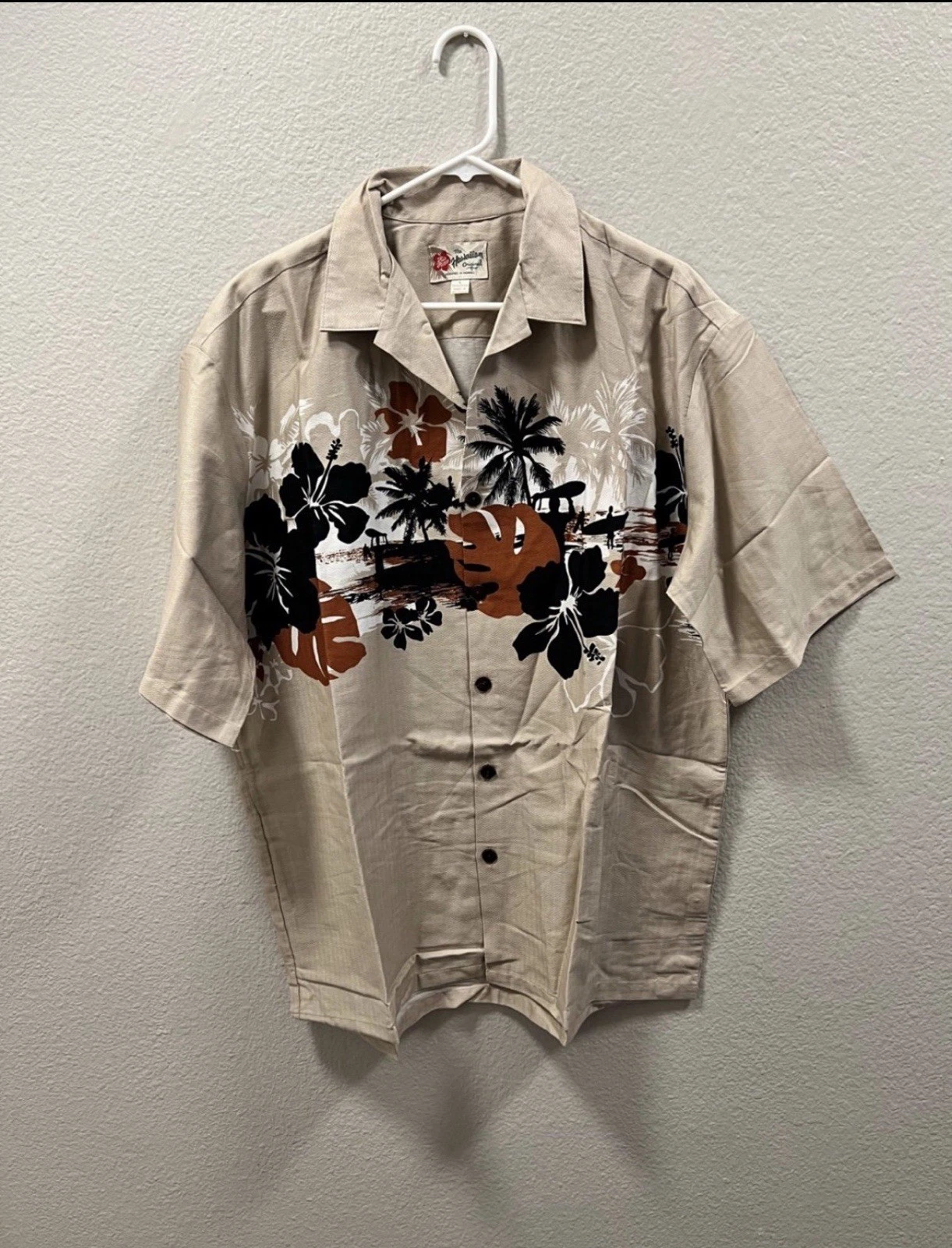 Hilo Hattie Hawaiian Shirt Mens L Beige Cotton Surfer Hibiscus Aloha Camp Casual