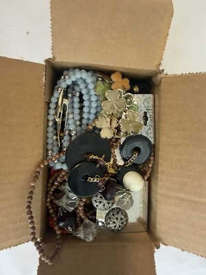 2+ Lbs Unsorted Mixed Jewelry Lot Vintage To Modern Gold And Silver Craft  012