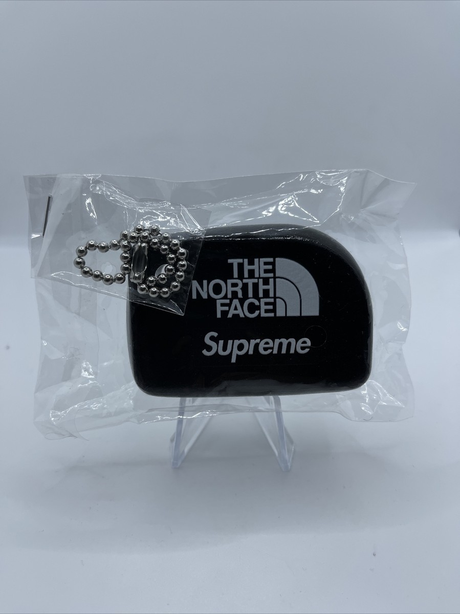 Supreme x The North Face - Floating Keychain (Black) - TNF Supreme x The North Face - Floating Keychain (Black) - TNF