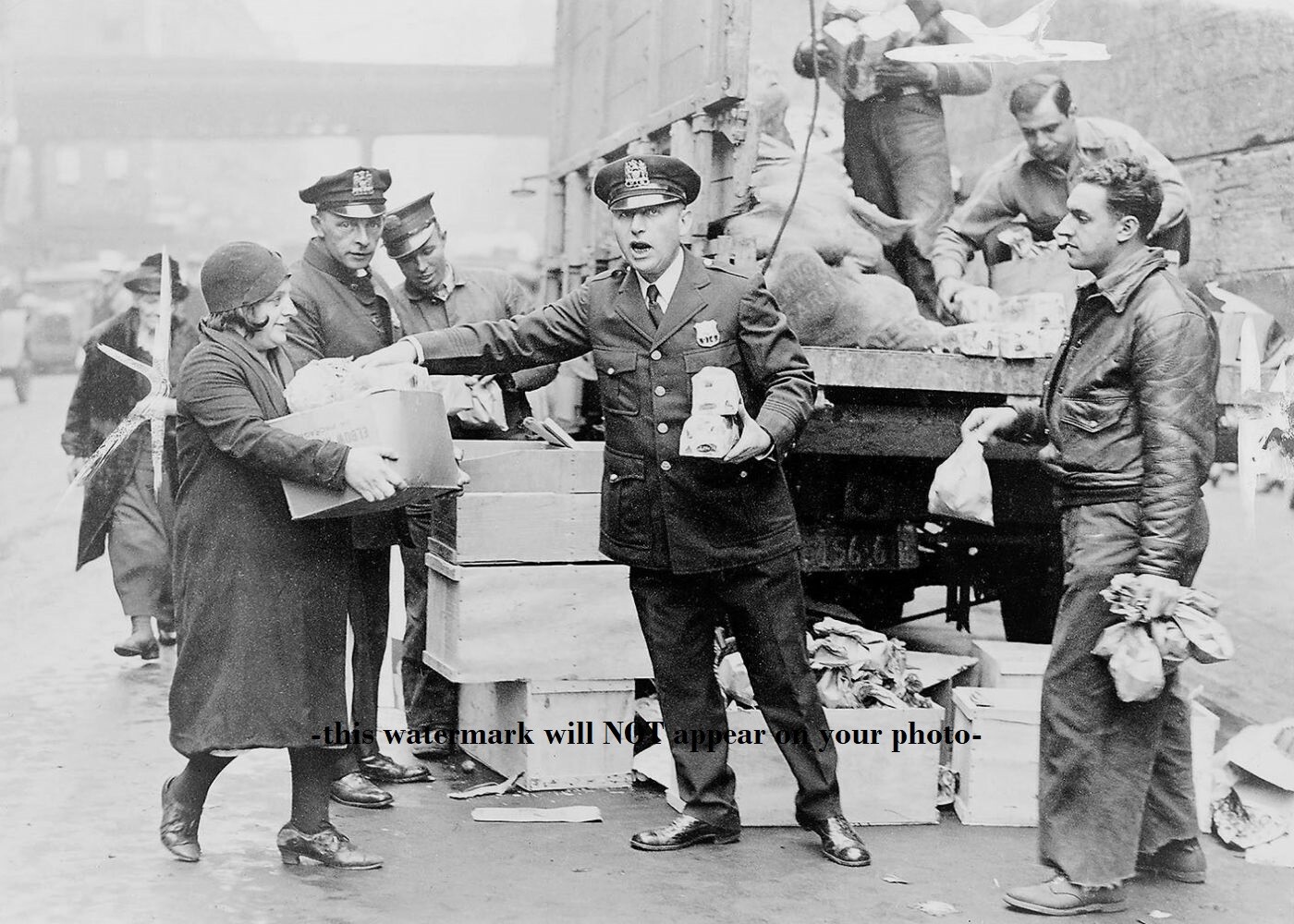 great-depression-food-line-photo-nypd-police-give-free-food-1930