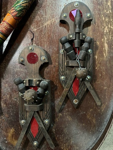Vintage Medieval Sword & Mace Wall Decor Plaque Removable miniature Weapons (2)