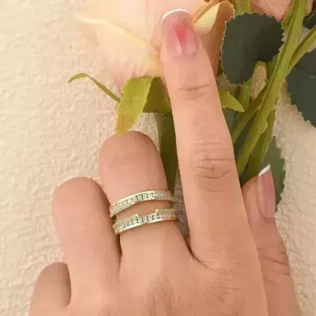 Round Cut Simulated Diamond Women's Wedding Band Ring In 14k Yellow Gold Plated