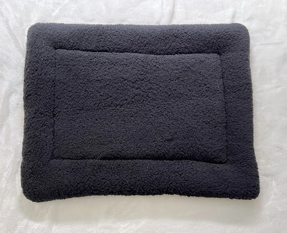 🐾 Cozy Handmade Soft Fleece Mat Bed for Dogs, Cats, Small Pets 17" x 23" x 1.5" - Image 3 of 4