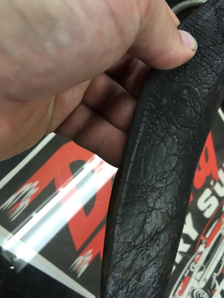 老式皮革自行车座椅。 28a古董 原装! — 第 3/4 张图片