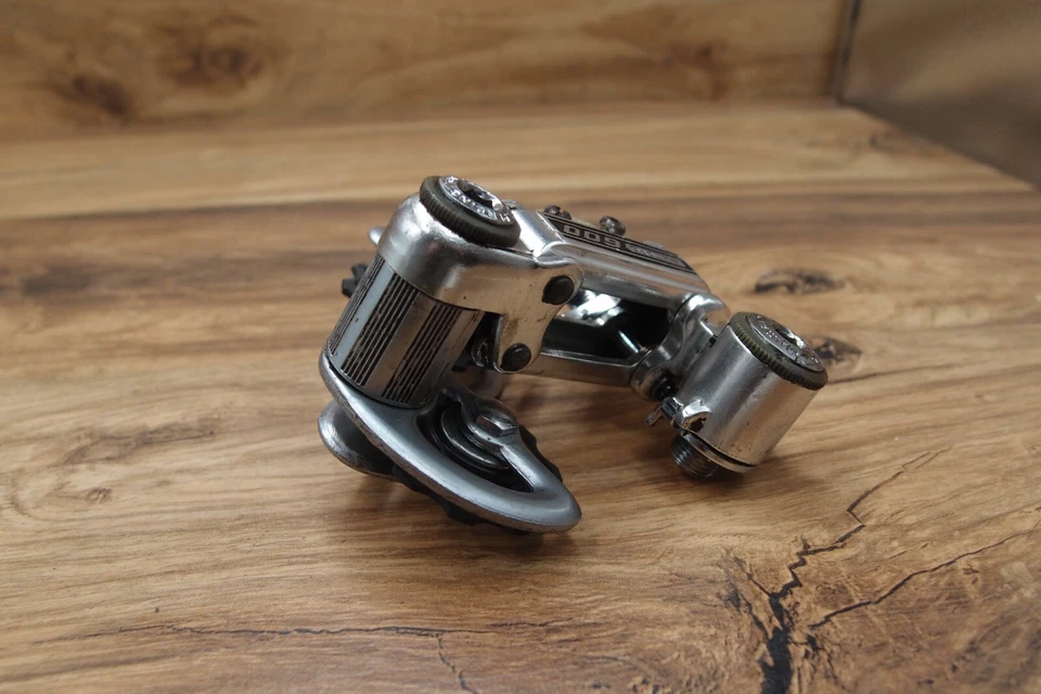 1978 rear derailleur 	Shimano 600 VIA Japan DC-200 short cage 5 sp for road bike - Image 4 of 4