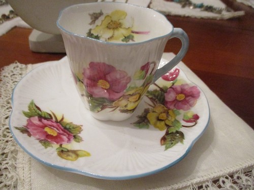 Vintage Shelley Bone China Begonia Demitasse Tasse & Untertasse