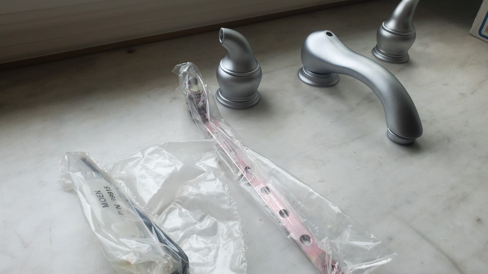 Moen Monticello T4560PM Platinum Lever Bathroom Faucet (ASIS 3 MISSING