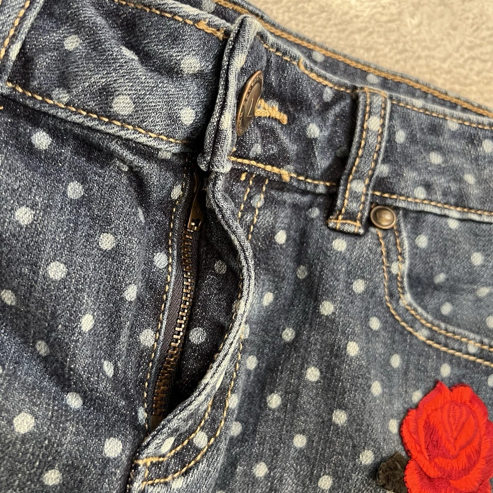 LC Lauren Conrad Embroidered Denim Shorts Women’s Size 8 Lipstick Rose Polka Dot - Image 4 of 4