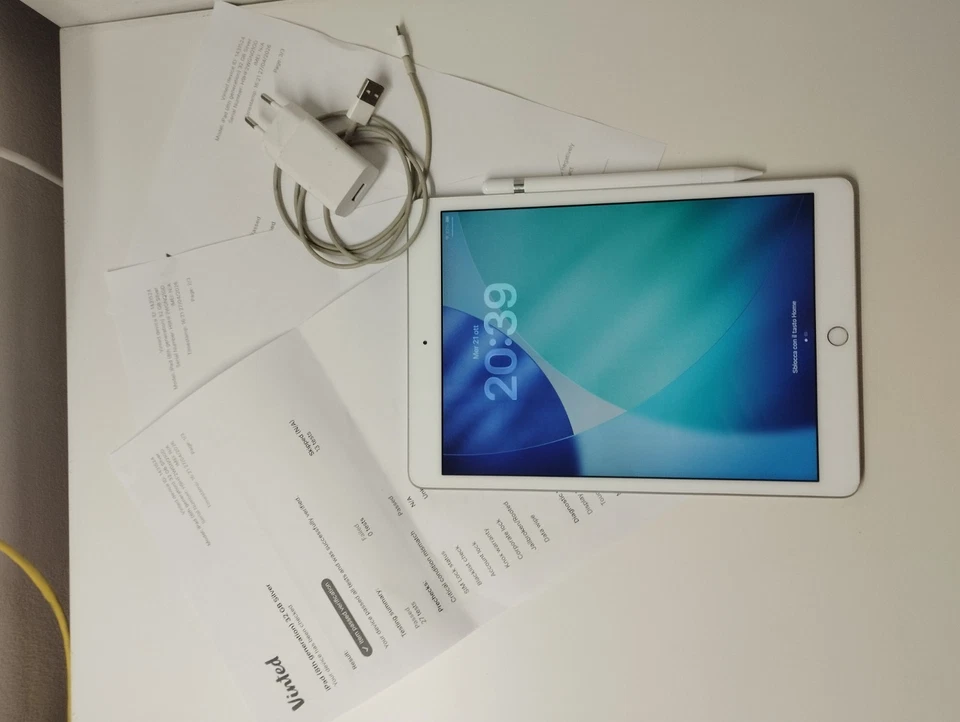 Apple iPad (8th generation) · 32GB · Wi-Fi, foto 3 di 5
