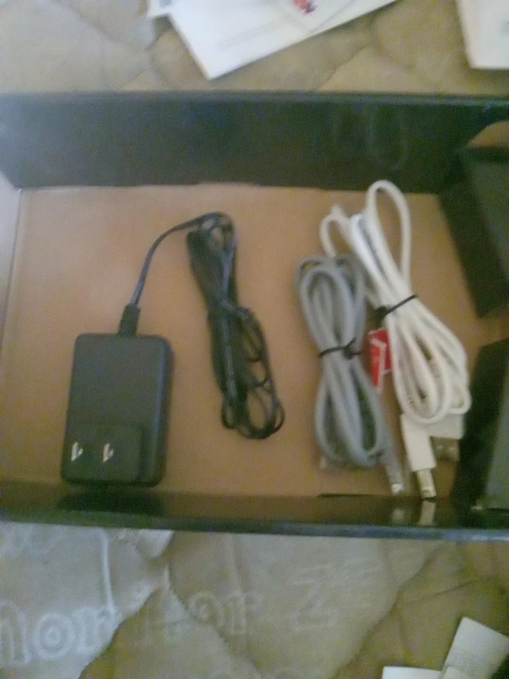 Motorola Surfboard Cable Modem SB5101N with AC Adapter and Network Cable - Image 4 of 4