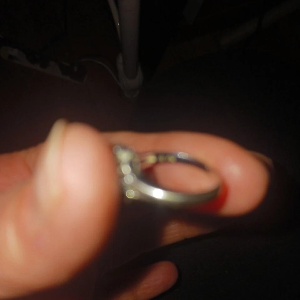 925 STERLING SILVER GREEN CLUSTER RING CUBIC ZIRCONIA AUGUST BIRTHDAY - Image 4 of 4