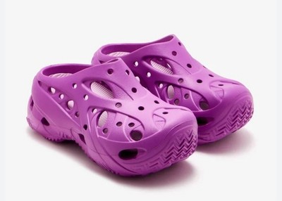  CROCS Caged Clogs size 8 NEW Without Tags Purple Grape Berry Comfortable 