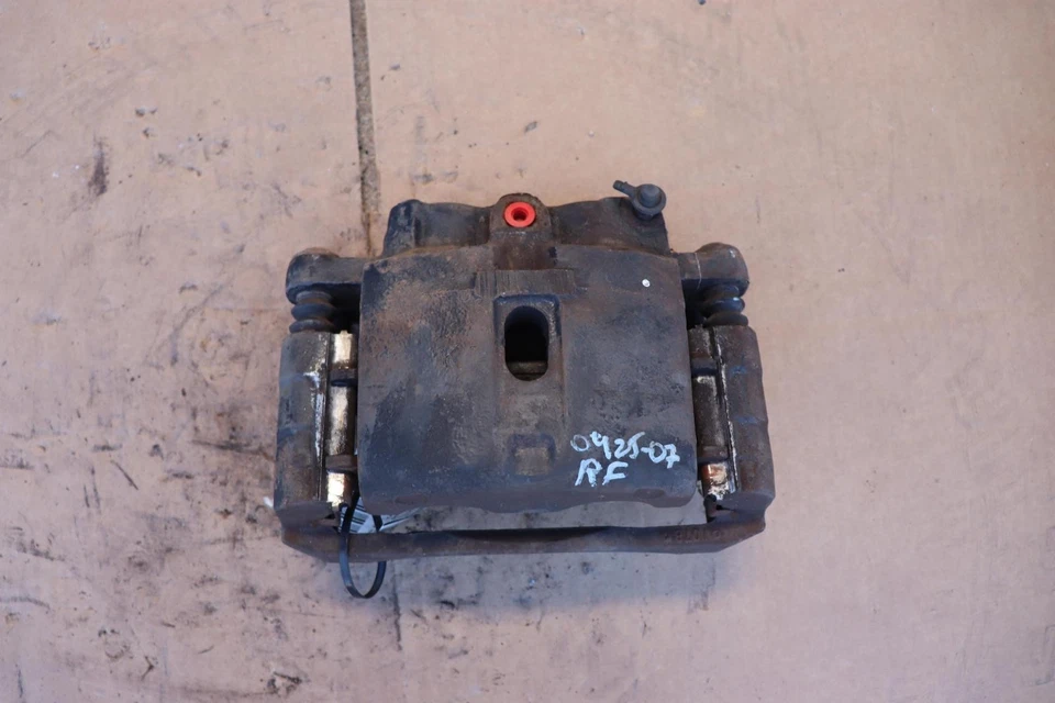 2000-2006 CHEVY TAHOE FRONT RIGHT PASSENGER SIDE BRAKE CALIPER OEM - Image 2 of 4