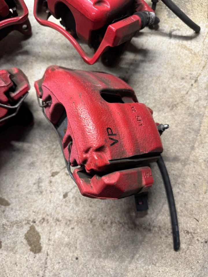 Juego de portadores de pinzas de freno delanteras y traseras MK5 2006-2010 Volkswagen Jetta GLI OEM Foto 2 de 4