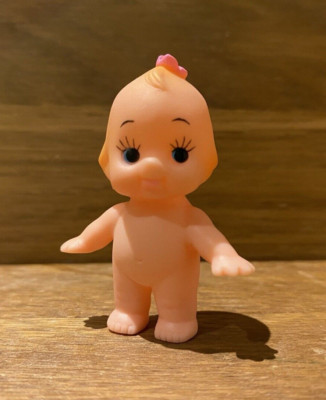 Obitsu Kewpie Puppe Baby Mädchen mit Band 5 cm hoch Made in Japan - neu und unbenutzt