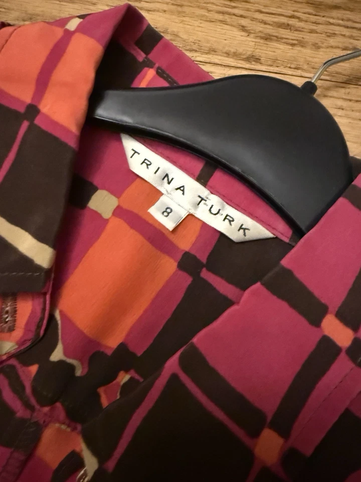 Vestido Camisa Trina Turk Estampado Geométrico 100% Seda Talla 8 Rosa Cuello Fucsia Foto 2 de 4