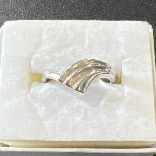 Sterling Silver Ring Size 5.5 Stamped 925 - Picture 2 of 14