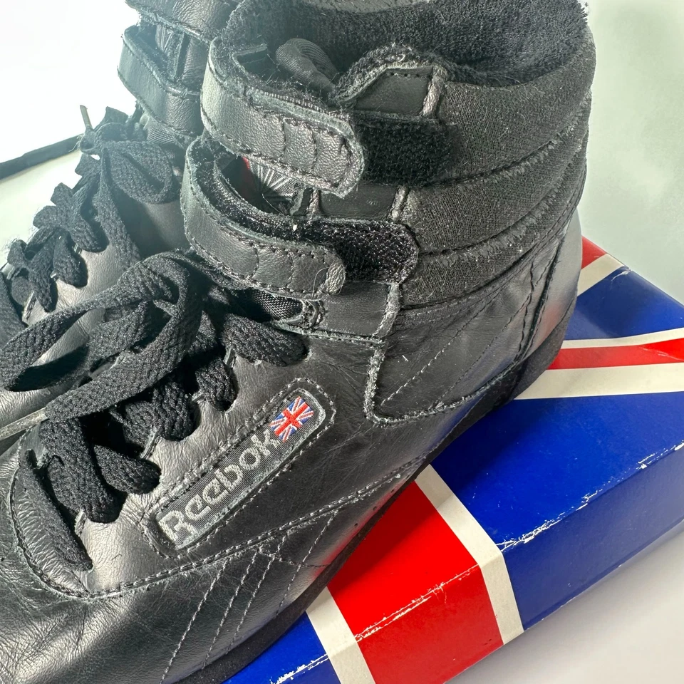 Zapatos Tenis Vintage Reebok Clásicos Hi Top Para Mujer 6.5 Estilo Libre Negros con Caja Foto 3 de 4