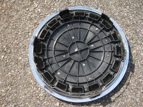 One factory original 1989 Renault Eagle Medallion 14 inch hubcap wheel cover - Picture 5 of 20