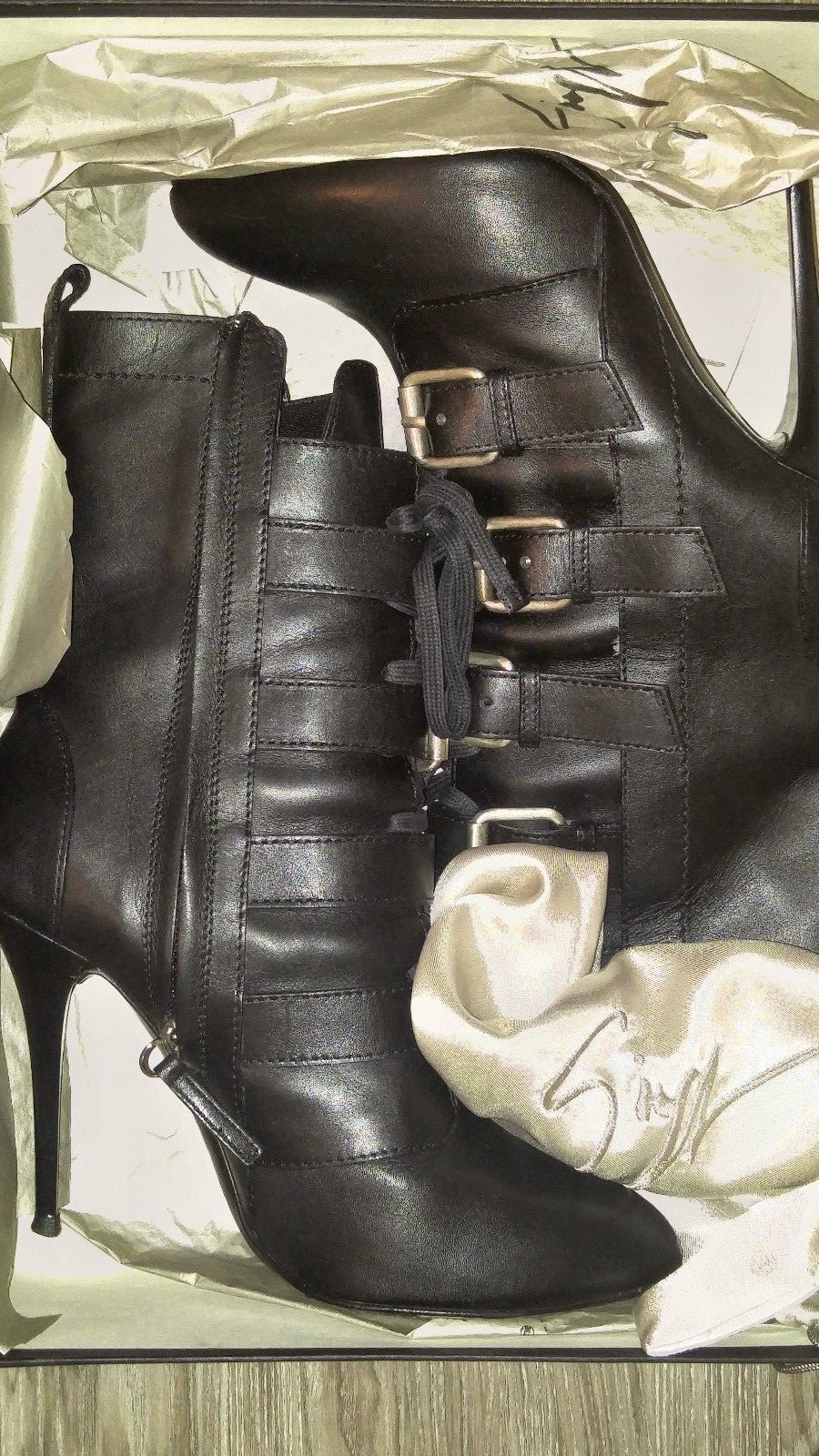 Giuseppe Zanotti 100% LEADHENTIC nero CON BUCKLE DETTAIL Giuseppe Zanotti 100% LEADHENTIC nero CON BUCKLE DETTAIL qualità autentica