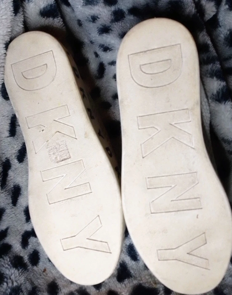 Women's DKNY White Casual Sneaker - Size 7 - image 4 of 4