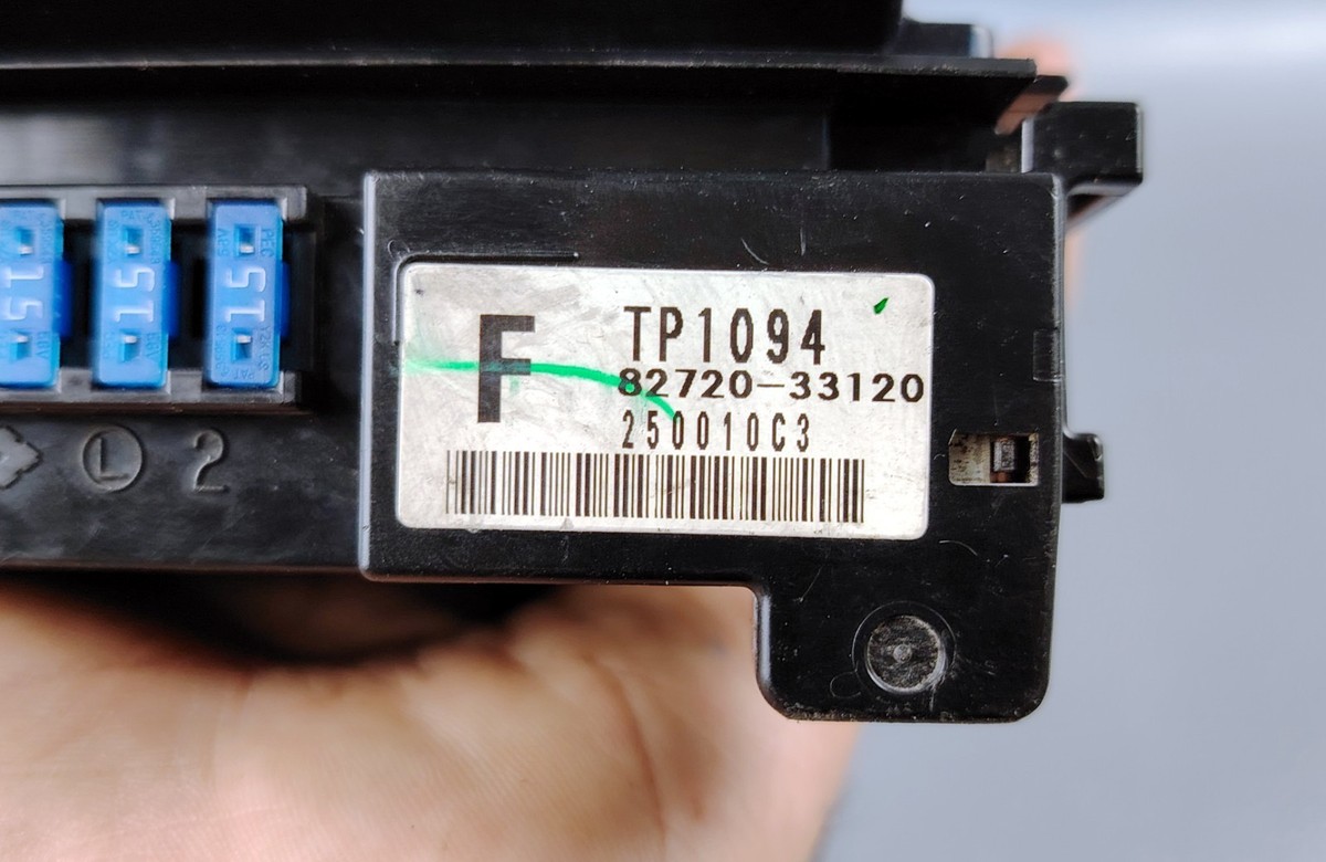 Toyota Camry ACV40 2AZ Engine Room Junction 82720 33120