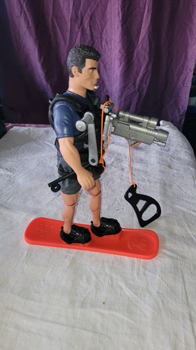 figurine Action Man Hasbro planche ski snowboardeur snowboard extrême arme 2001 - Imagen 4 de 8