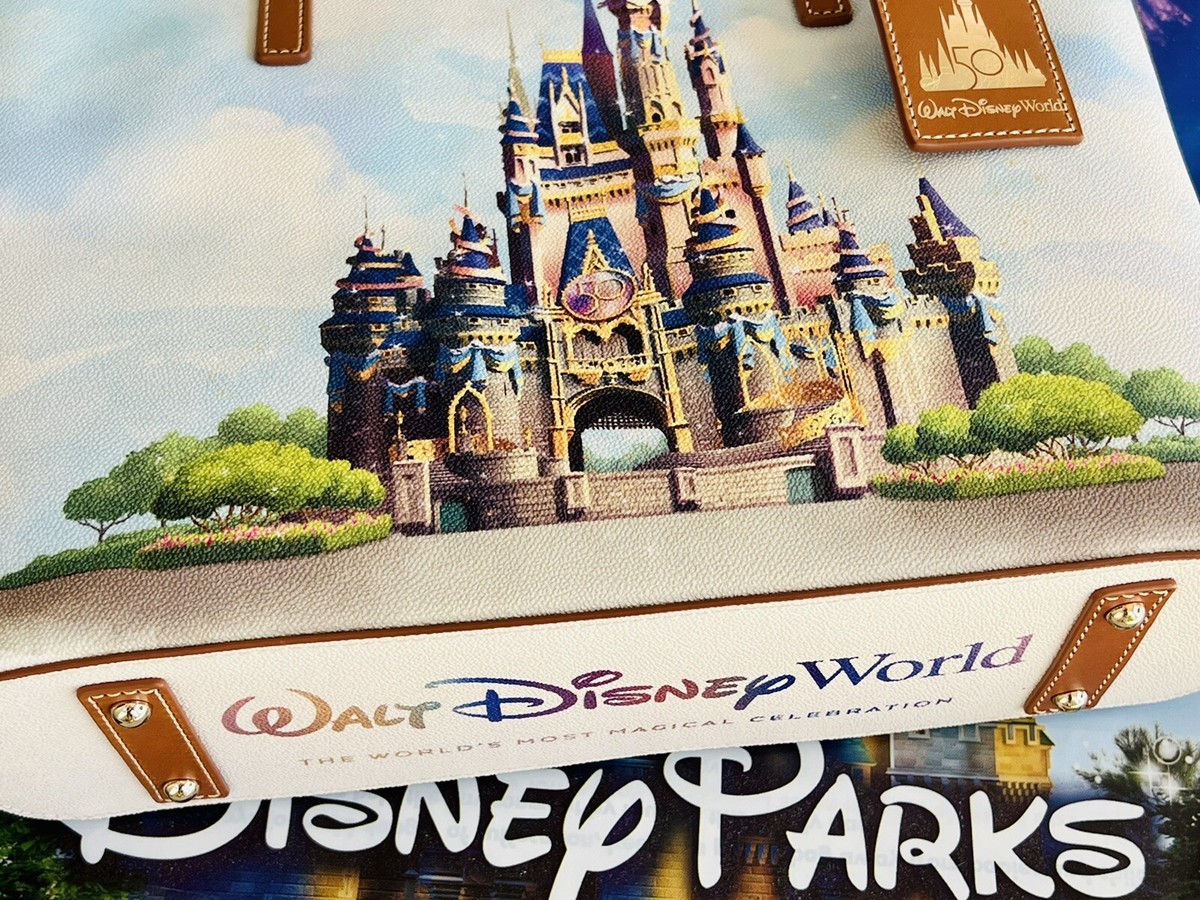ドゥーニー&バーク　ディズニープリンセスコラボ　Dooney&Bourke 2021 Disney Parks Dooney & Bourke 50th Anniversary