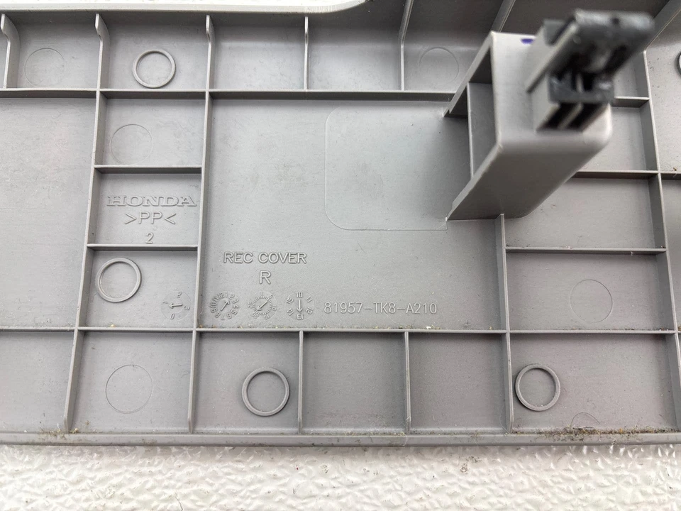 Honda Odyssey 2011-2017 segunda fila asiento central lado derecho cubierta inferior Foto 4 de 4