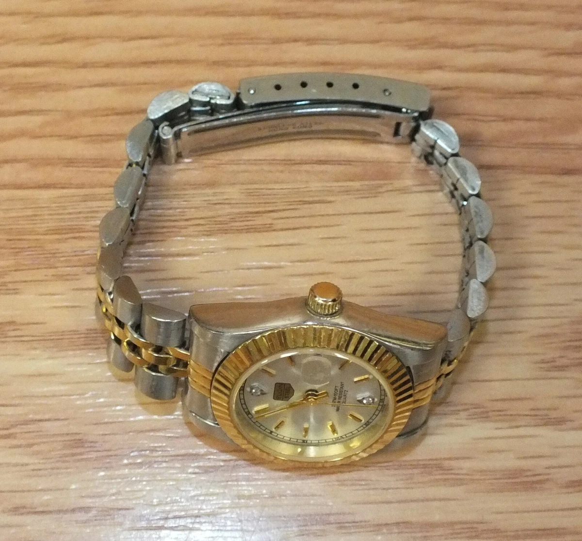 Genuine Elgin Steel Women s Gold Silver Tone 3atm Quartz EC535 017