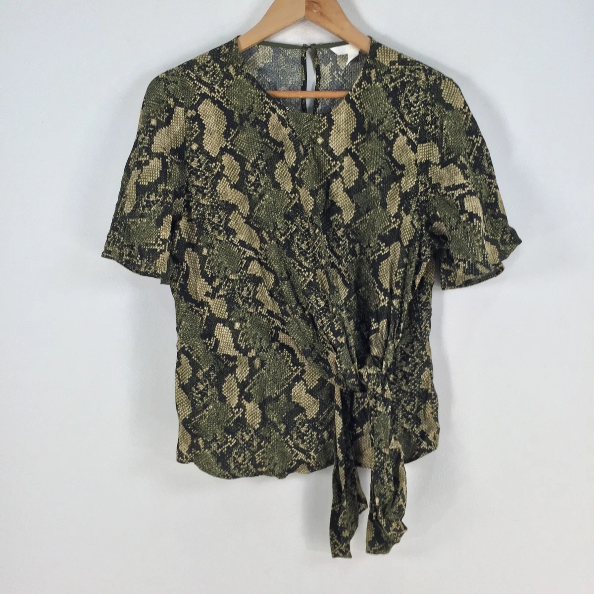 H&M womens blouse top size 8 khaki green snakeskin print short 