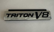 FORD F150 F250 TRITON V8 FENDER  EMBLEM F85B1...