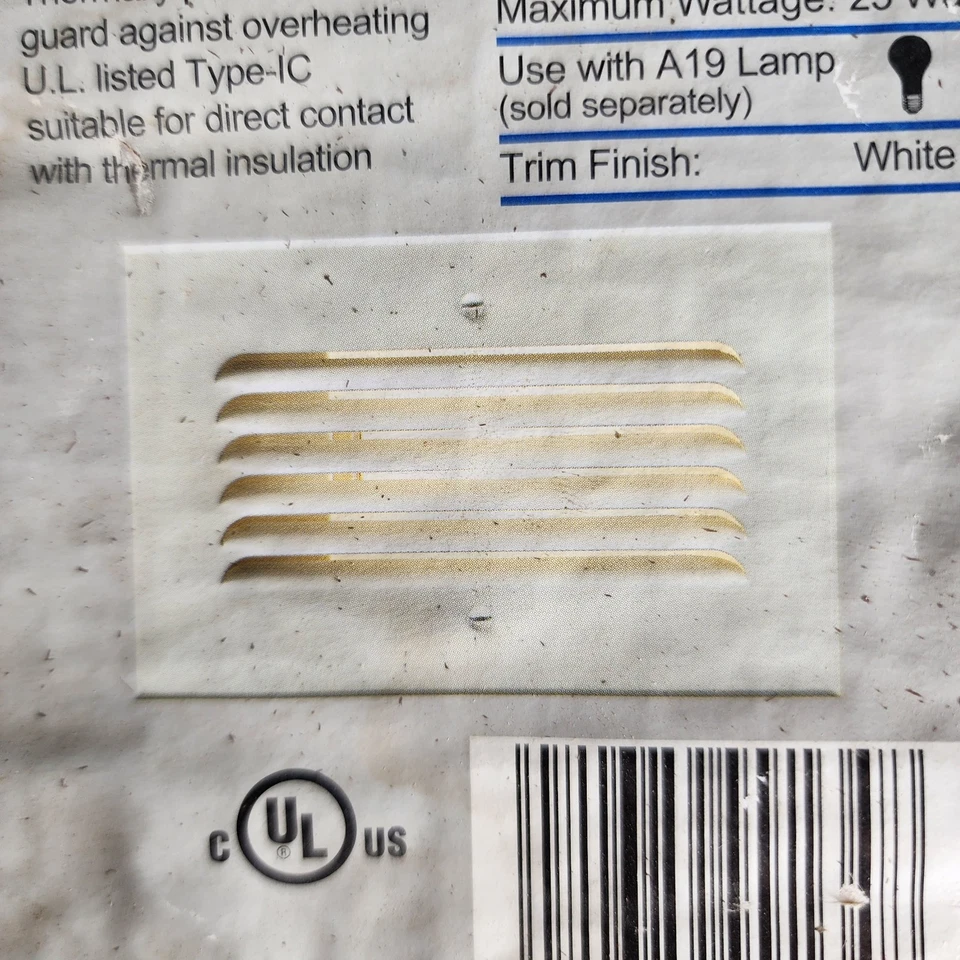 New Thomas Lighting White DY-6401-8 Step Light NIB - Image 2 of 4