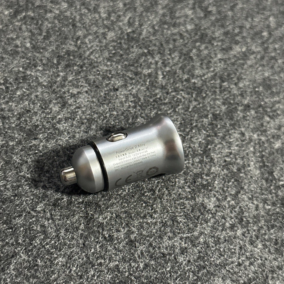 Adaptador Cargador Coche Anker Mini 24W 4.8A LED Doble Carga USB para iPhone (Metal) Foto 4 de 4