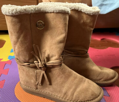 Michael Kors Girls Winter Boots Size 3, Pre-ownedCondition, Color